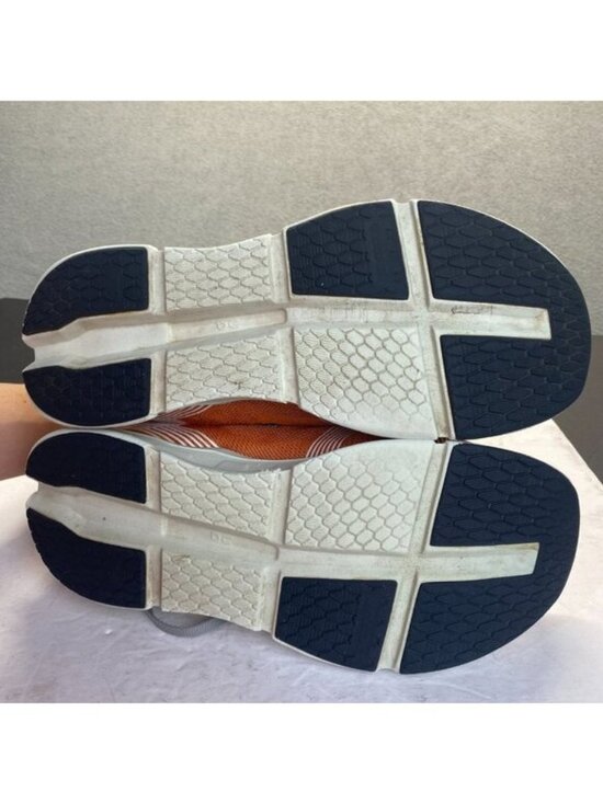 Athletic_Shoes